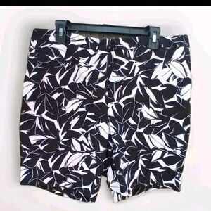 Mario Serrani Italy Short Womens Sz 14 Black/ White Stretch Zip Closure Rayon